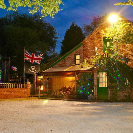 Villa Squirrel Barn Milwich Exterior foto