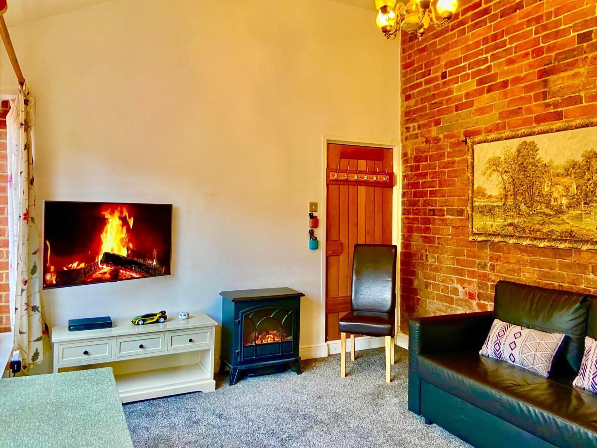 Villa Squirrel Barn Milwich Exterior foto