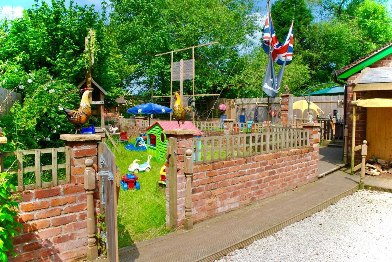 Villa Squirrel Barn Milwich Exterior foto