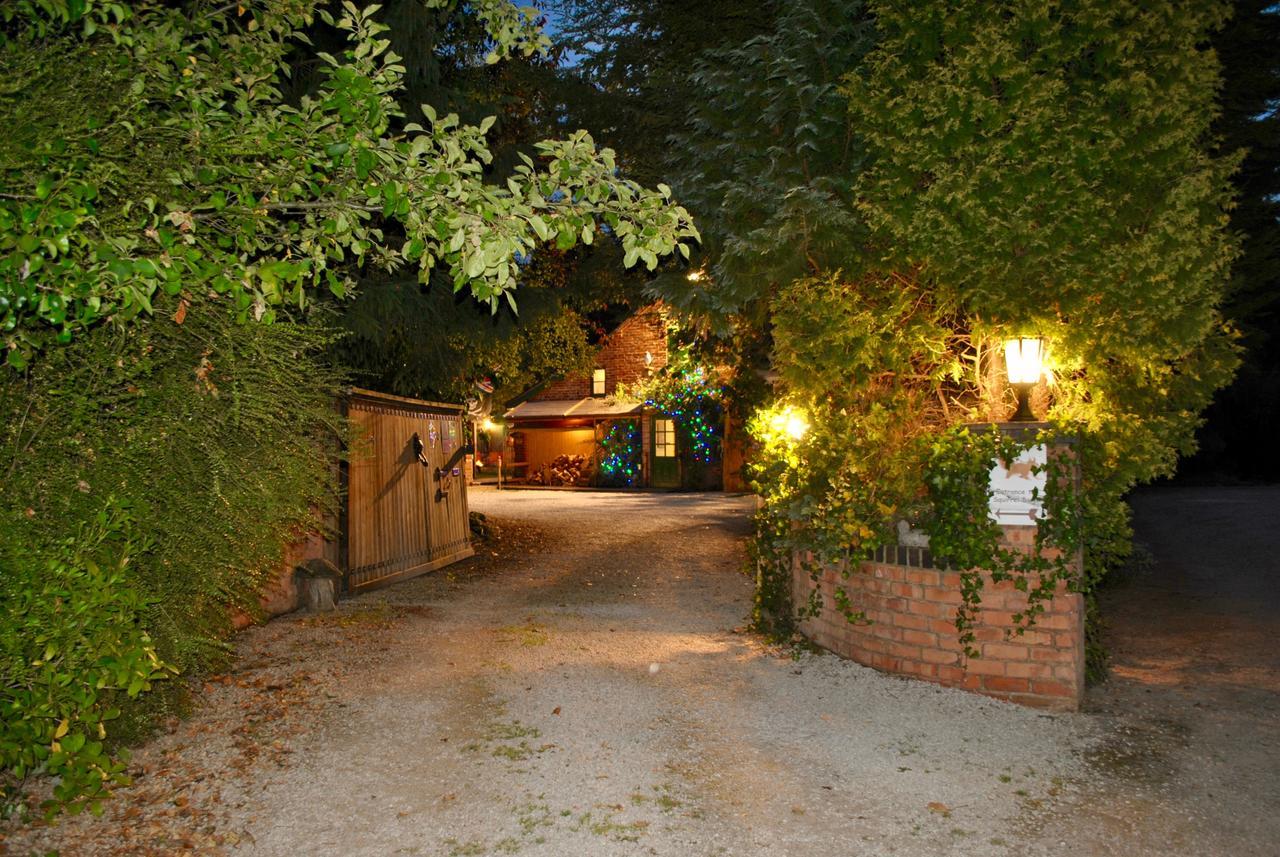 Villa Squirrel Barn Milwich Exterior foto