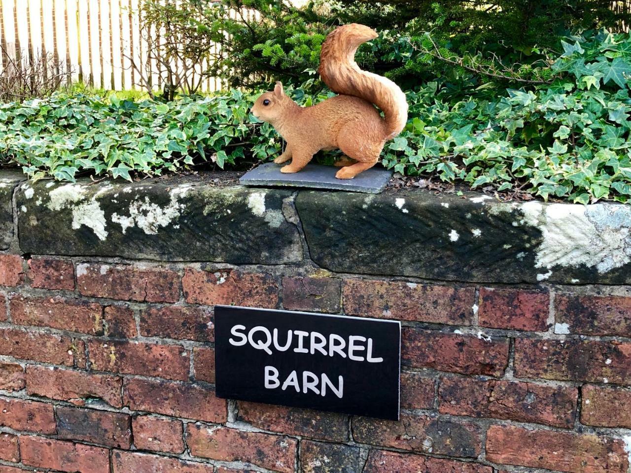 Villa Squirrel Barn Milwich Exterior foto